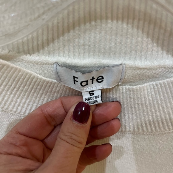 FATE white sweater w color block on sleeve - Picture 4 of 5